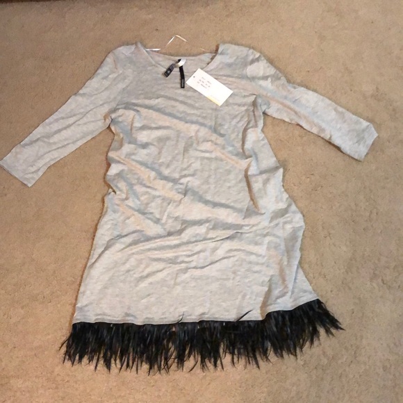 Kensie Dresses & Skirts - Gray Kensie dress with black fringe